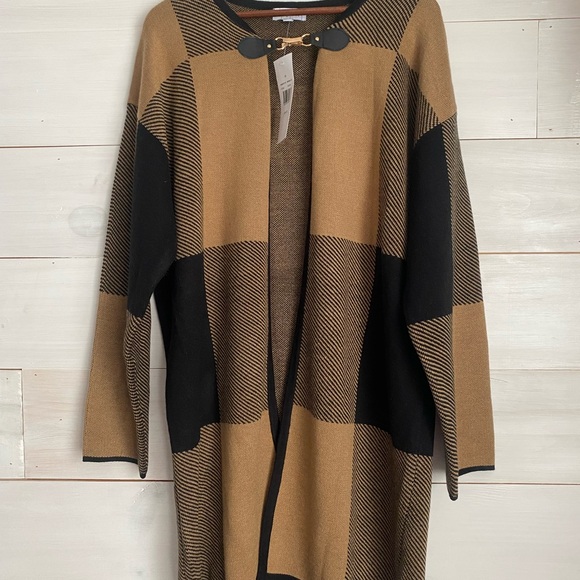 birch ny Sweaters - BIRCH NY Beige & Black Colorblock Cardigan - NWT Size Medium - Gold Clasp